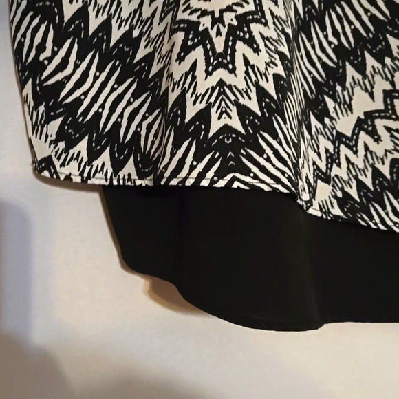 Bisou Bisou, Sz Med, Black, White, Print, Chiffon Style Fabric, Sheer, Layered - Picture 5 of 11